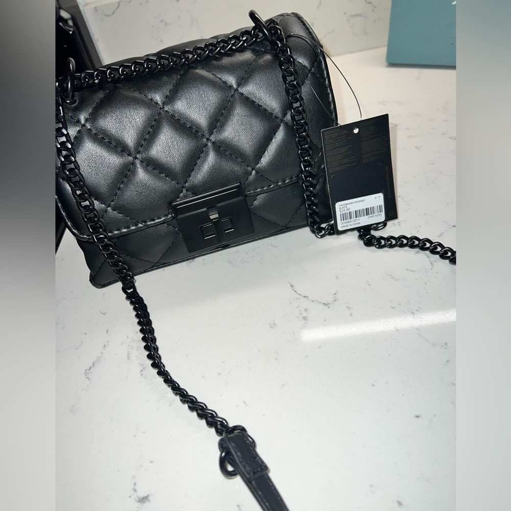 NWT FOREVER 21 Black Crossbody Bag 💯💯